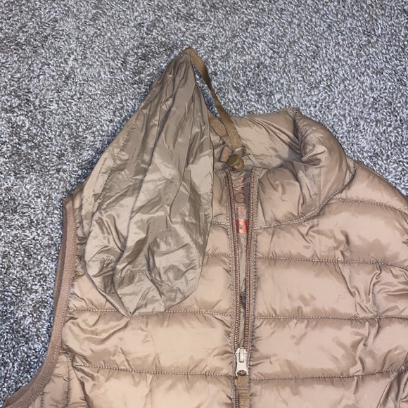 Packable Lightweight Vest - Picture 3 of 3